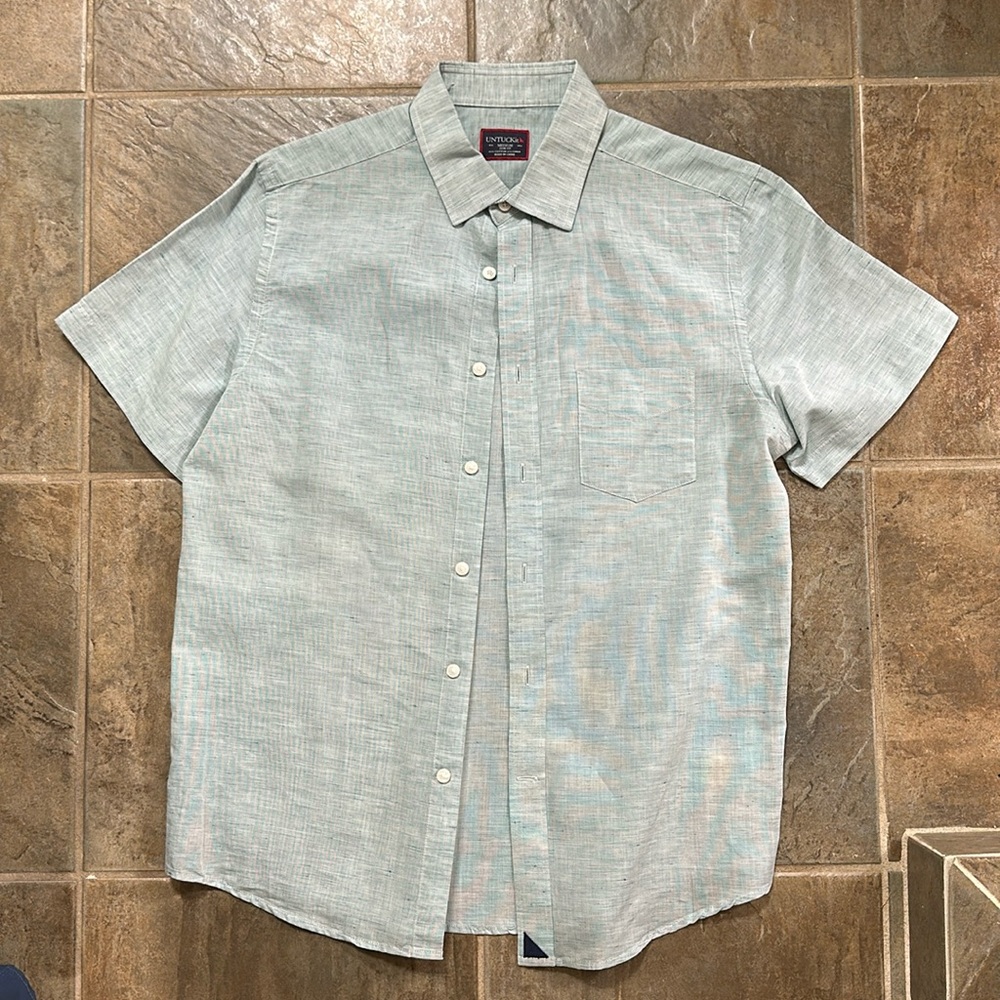 Untuckit Short Sleeve Shirt size medium